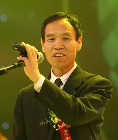 学生语文考试得8分，老师竟然夸他是神童