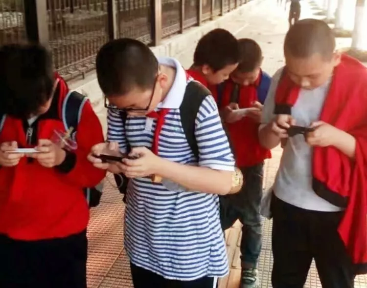 孩子玩手机上瘾有哪些好的对策？看看这位家长的好做法
